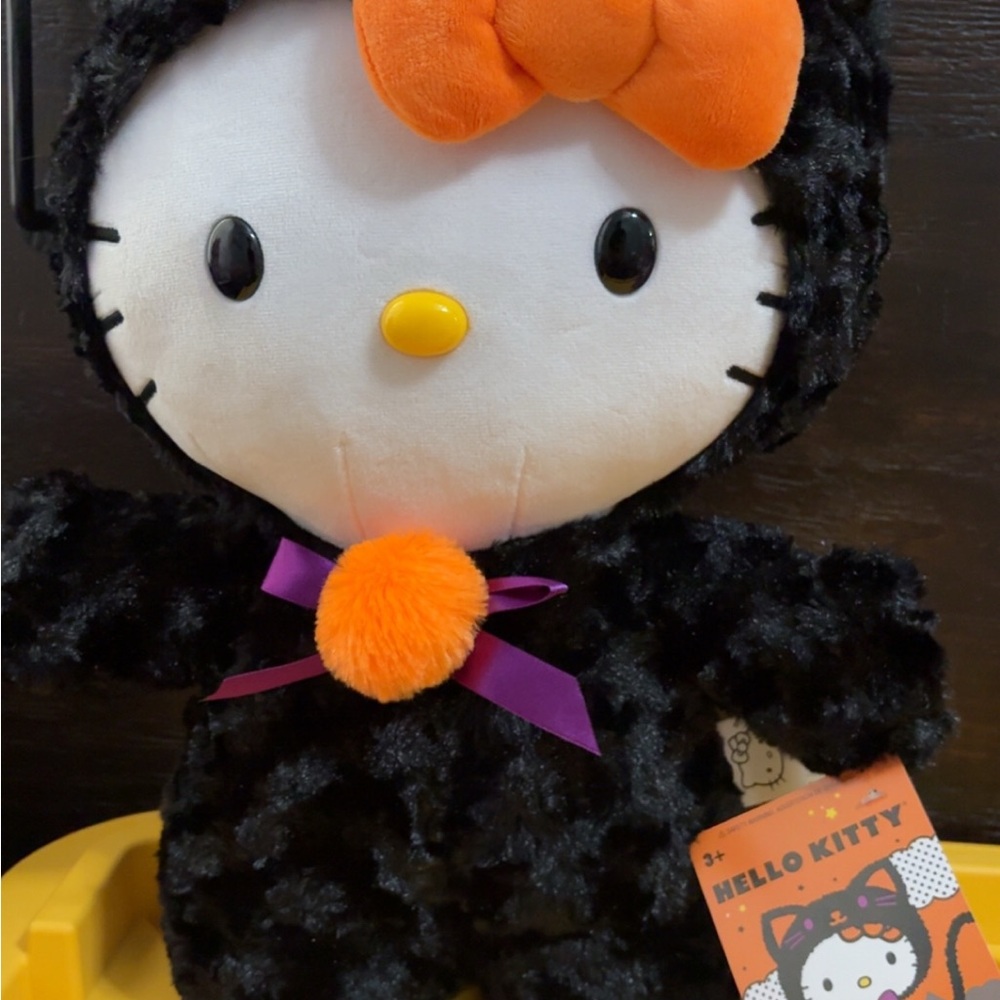 Hello Kitty Halloween Greeter in Black and Orange